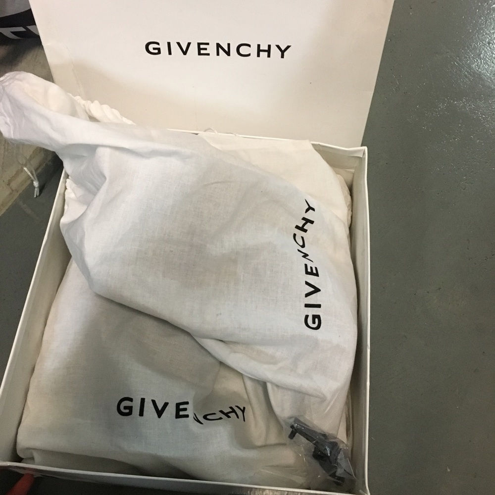Givenchy Chelsea Boots - Picture 6 of 8